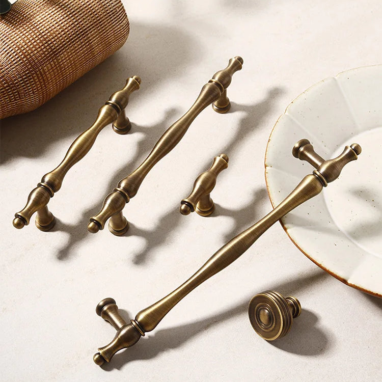 Antique Brass Furniture Cabinet Handle – American Vintage Wardrobe Knob and Drawer Pull Handles