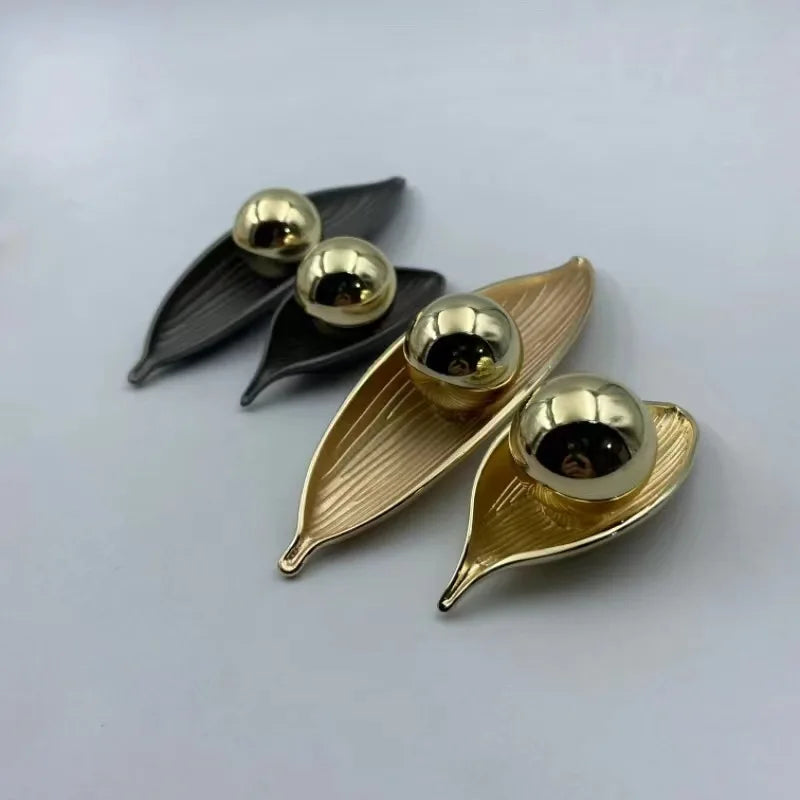 Creative Leaf Ball Zinc Alloy Furniture Handle – Gold Knob for Modern Elegance Knobs