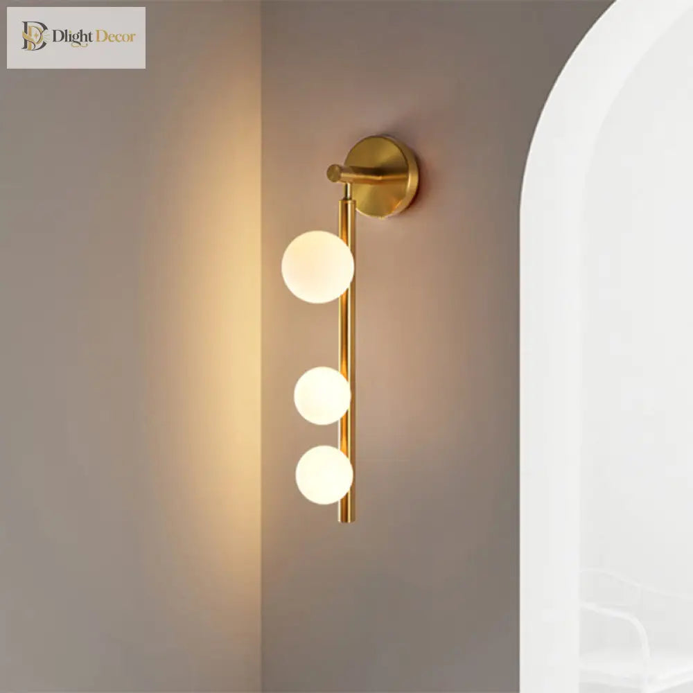 Gold Finish 3 - Head Metal Wall Sconce For Corner - Post - Modern Vertical Mount Wall Light