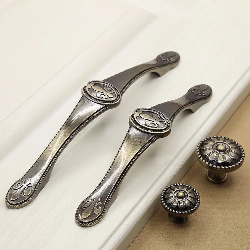 Retro Bronze Cabinet Handles - Antique Metal Kitchen Door Pulls and Wardrobe Knobs 128mm Handles