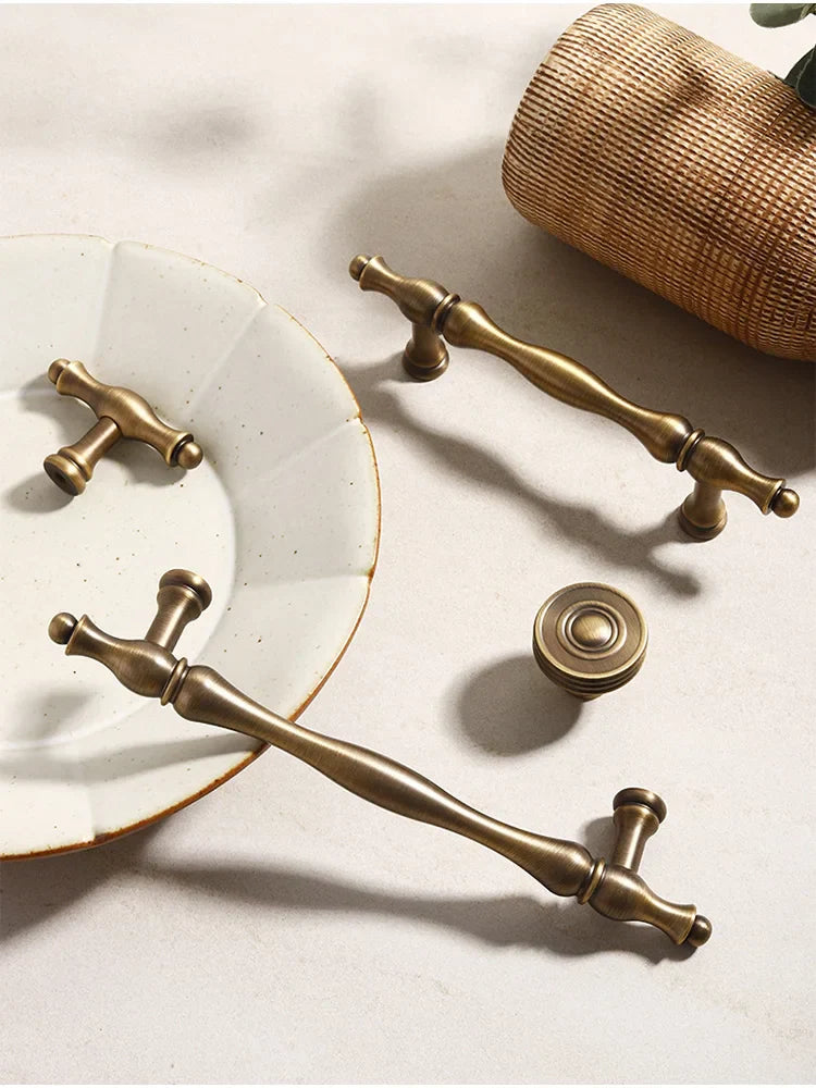 Antique Brass Furniture Cabinet Handle – American Vintage Wardrobe Knob and Drawer Pull Handles