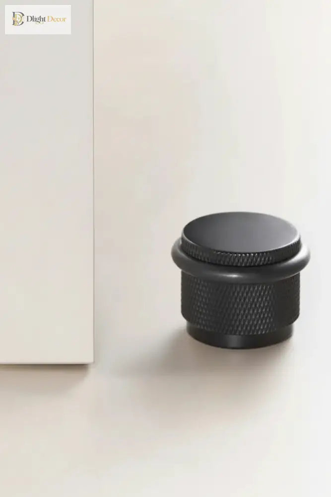 Black textured knob on a white surface with 'Nurlin' branding.