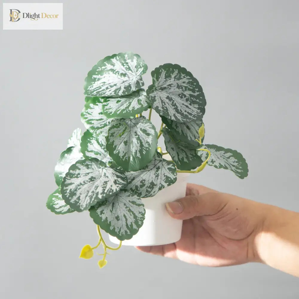 Dlight Decor 25cm Monstera Leaf Vine for Desktop and Holiday Decor