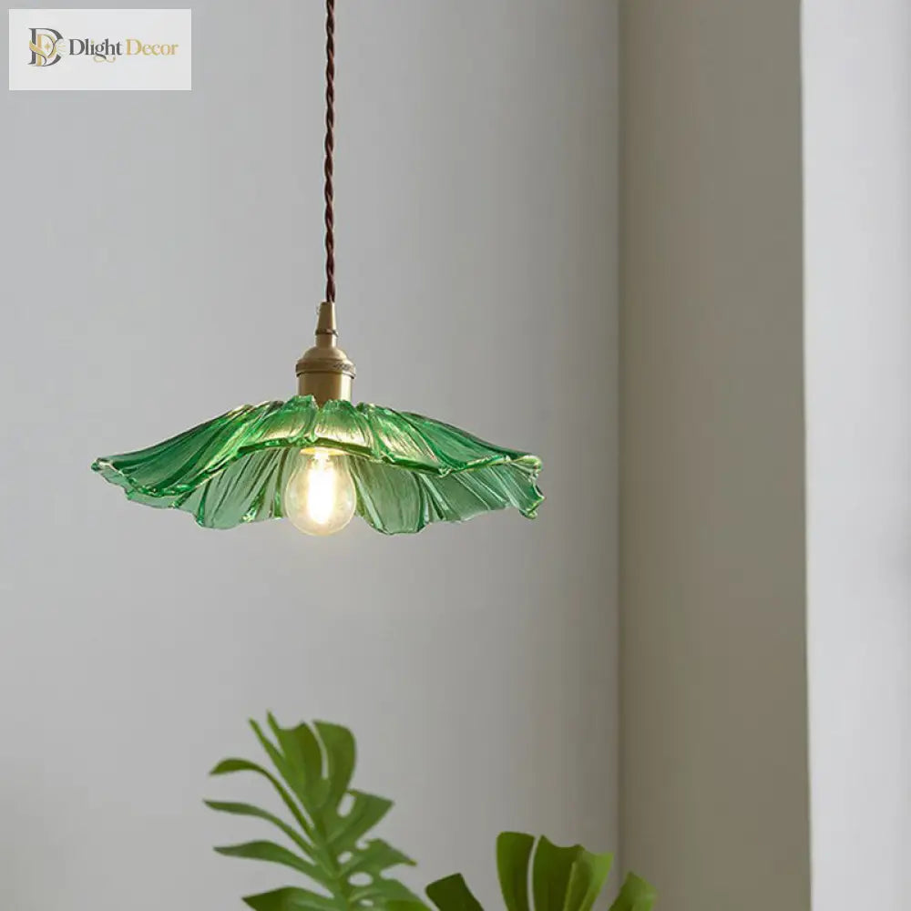 Isabella’s Floral Pendant: Vintage Elegance With Modern Charm (Clear Green Amber)
