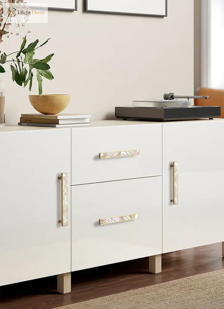 Brass Furniture Handle with Natural Shell – Modern Wardrobe Drawer and Dresser Knobs Handles